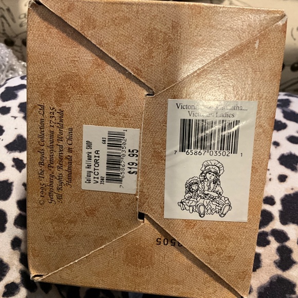 Boyds Yesterdays' Child Victoria With Samantha #3502 Victorian Ladies - Picture 7 of 8